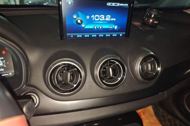 Used Wey VV7 2017 2.0T Flagship Model Audio And AC Panel