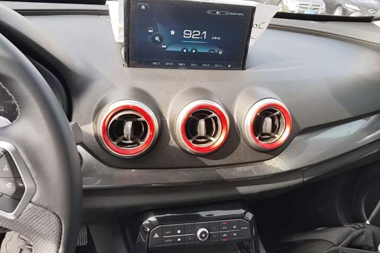 Used Wey VV7 2017 2.0T Ultra-Luxury Version Audio And AC Panel