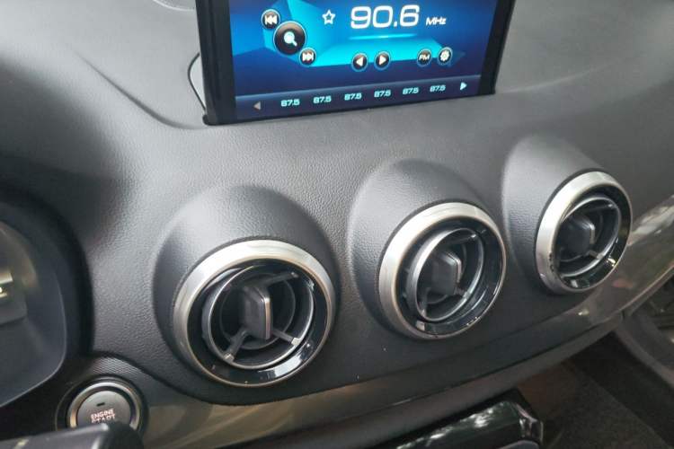 Used Wey VV7 2017 2.0T Ultra-Luxury Version Audio And AC Panel