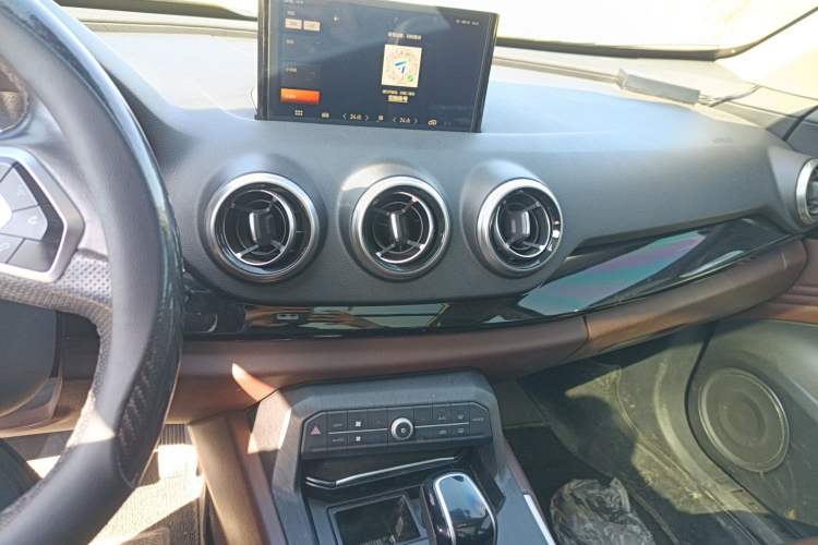 Used Wey VV7 2017 2.0T Ultra-Luxury Version Audio And AC Panel