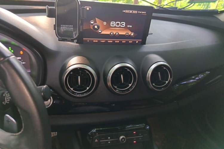 Used Wey VV7 2017 2.0T Flagship Model Audio And AC Panel