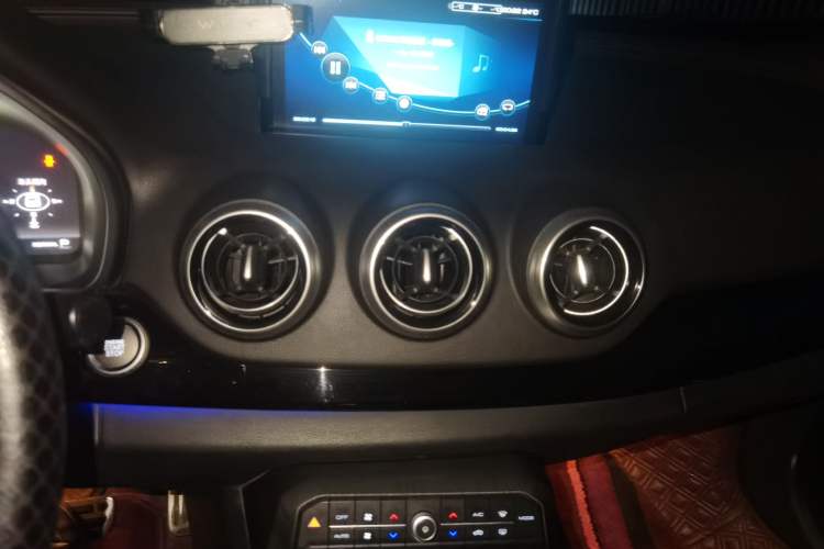Used Wey VV7 2017 2.0T Ultra-Luxury Version Audio And AC Panel