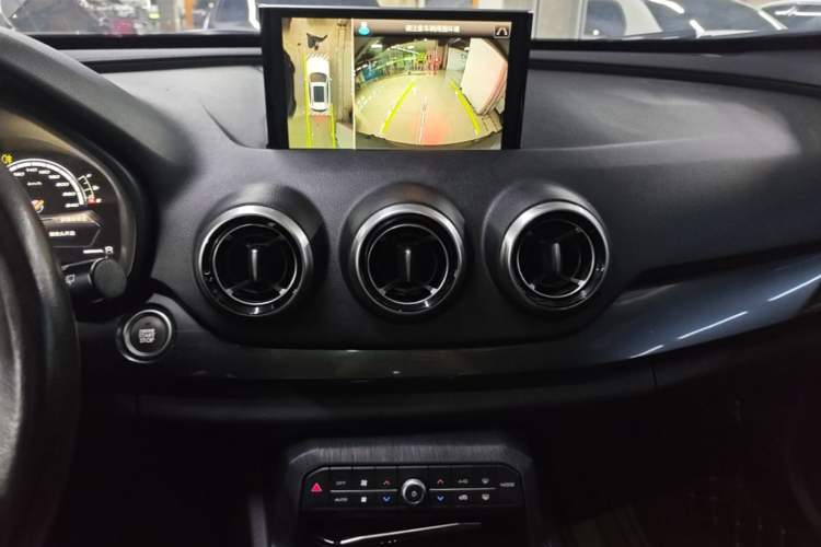Used Wey VV7 2017 2.0T Luxury Model Audio And AC Panel