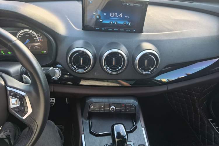 Used Wey VV7 2017 2.0T Flagship Model Audio And AC Panel