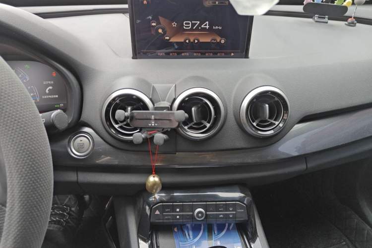 Used Wey VV7 2017 2.0T Ultra-Luxury Version Audio And AC Panel