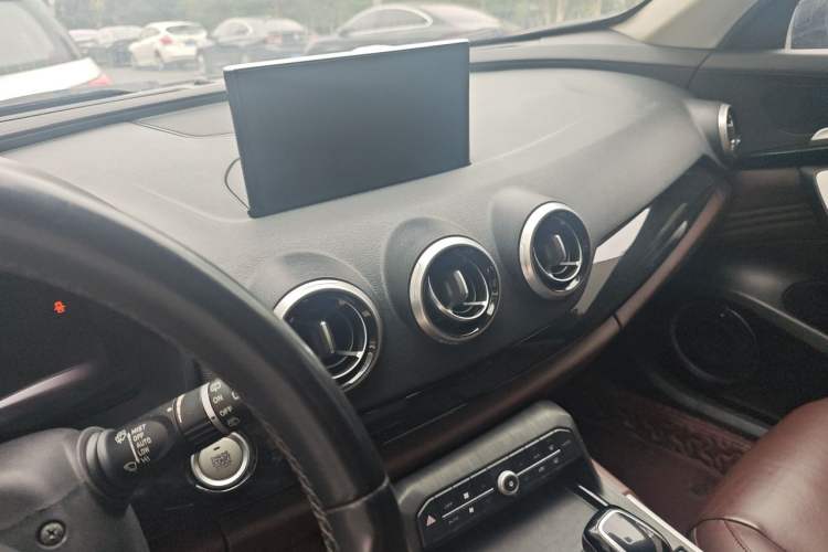 Used Wey VV7 2017 2.0T Flagship Model Audio And AC Panel