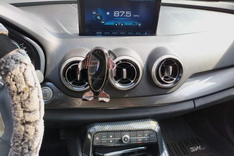Used Wey VV7 2017 2.0T Ultra-Luxury Version Audio And AC Panel