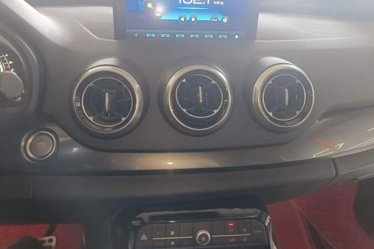 Used Wey VV7 2017 2.0T Flagship Model Audio And AC Panel