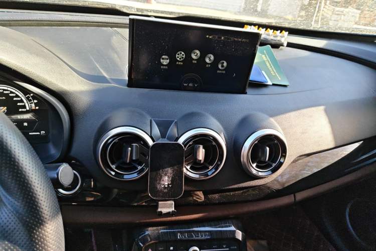 Used Wey VV7 2017 2.0T Ultra-Luxury Version Audio And AC Panel