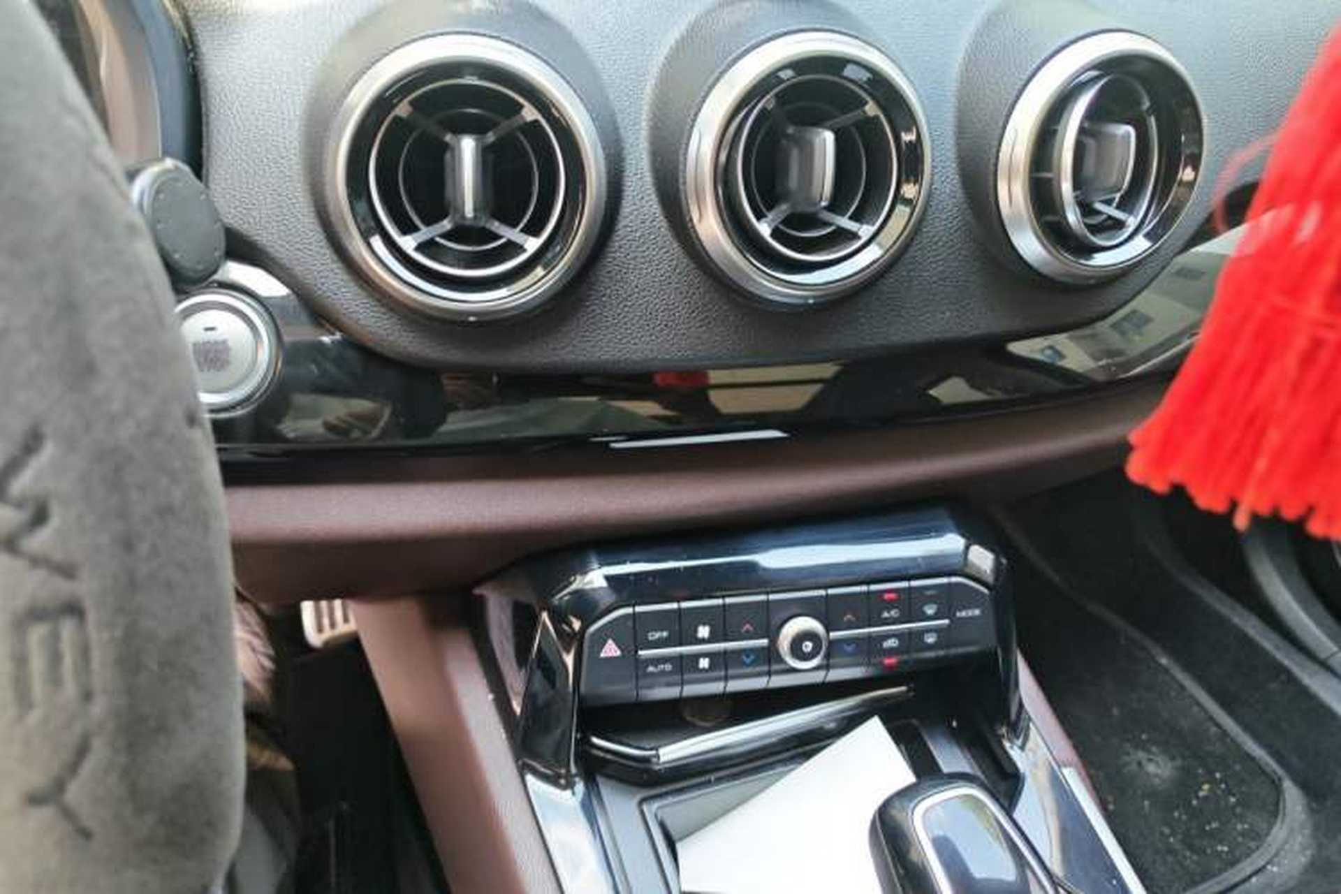 Used Wey VV7 2017 2.0T Flagship Model Audio And AC Panel