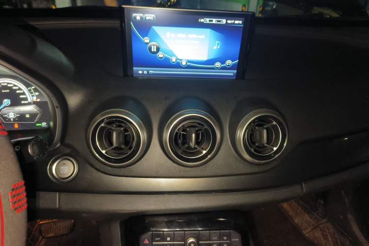 Used Wey VV7 2017 2.0T Luxury Model Audio And AC Panel