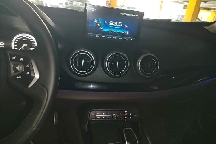 Used Wey VV7 2017 2.0T Flagship Model Audio And AC Panel
