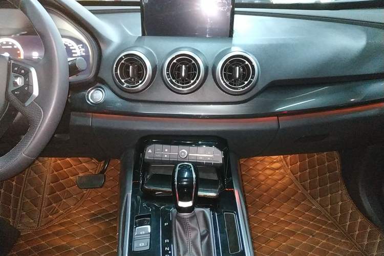 Used Wey VV7 2017 2.0T Ultra-Luxury Version Audio And AC Panel