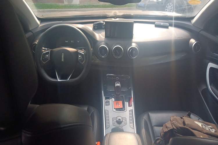 Used Wey VV7 2017 2.0T Luxury Model Center Console