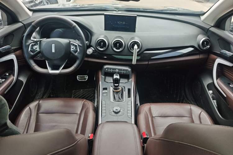 Used Wey VV7 2017 2.0T Flagship Model Center Console