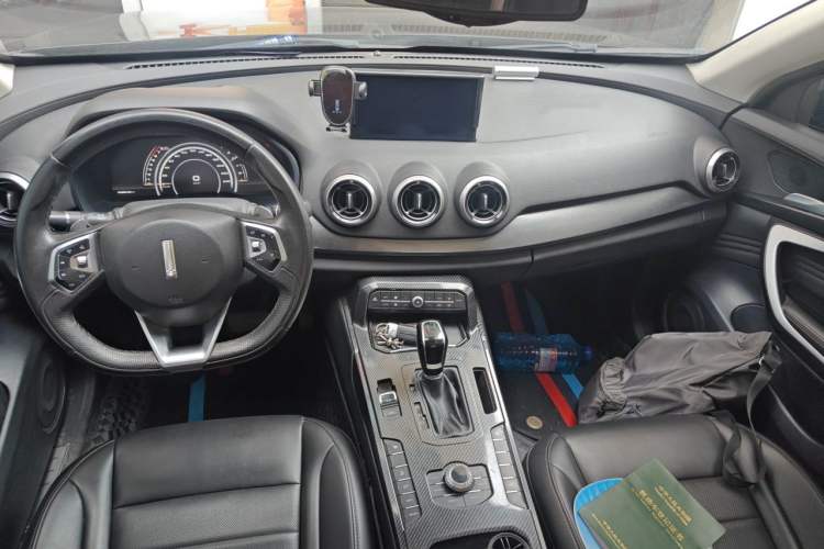 Used Wey VV7 2017 2.0T Luxury Model Center Console