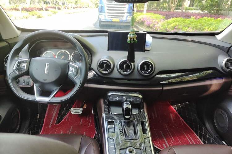 Used Wey VV7 2017 2.0T Flagship Model Center Console