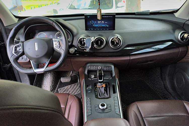 Used Wey VV7 2017 2.0T Ultra-Luxury Version Center Console