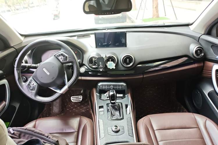 Used Wey VV7 2017 2.0T Flagship Model Center Console