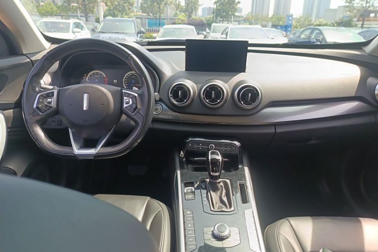 Used Wey VV7 2017 2.0T Luxury Model Center Console