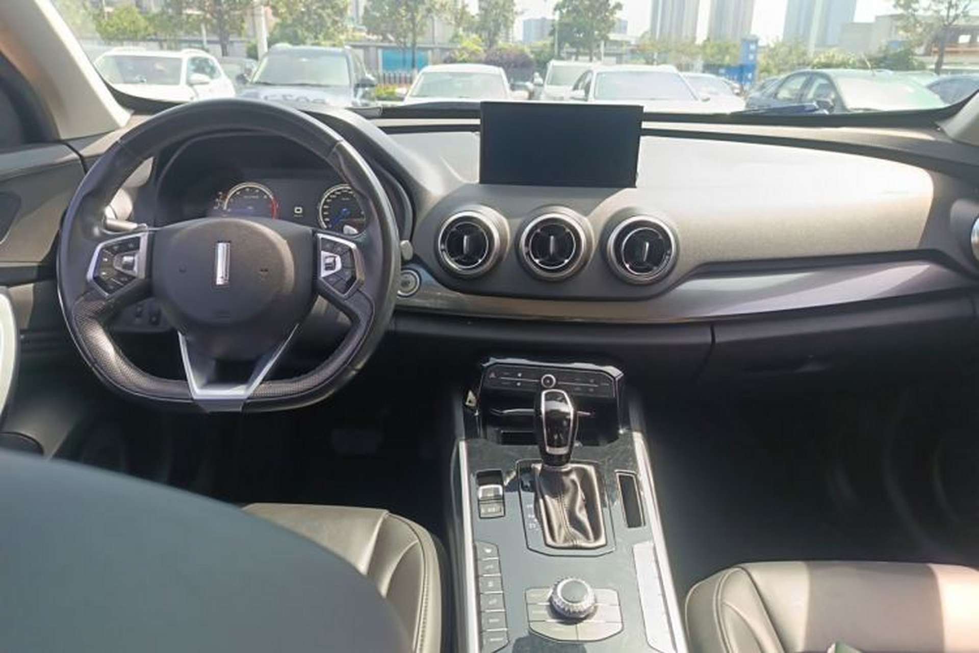 Used Wey VV7 2017 2.0T Luxury Model Center Console