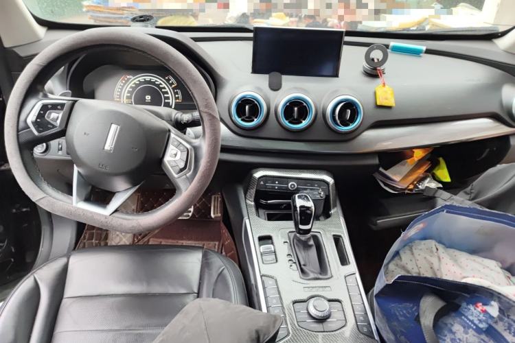 Used Wey VV7 2017 2.0T Flagship Model Center Console