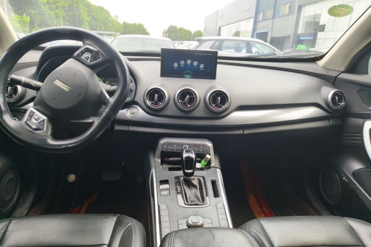 Used Wey VV7 2017 2.0T Luxury Model Center Console