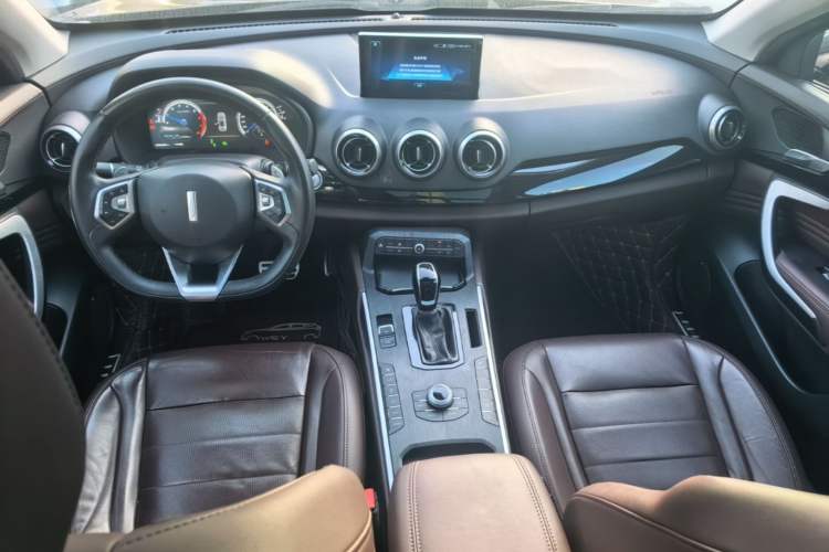 Used Wey VV7 2017 2.0T Flagship Model Center Console