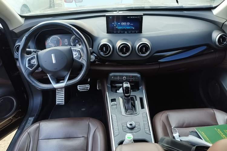 Used Wey VV7 2017 2.0T Flagship Model Center Console