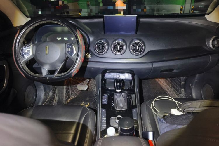 Used Wey VV7 2017 2.0T Luxury Model Center Console