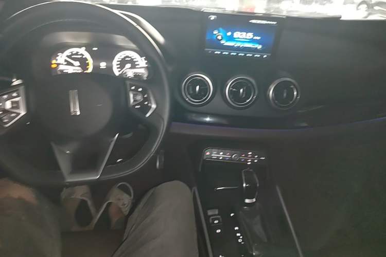 Used Wey VV7 2017 2.0T Flagship Model Center Console