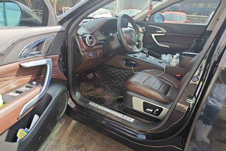 Used Wey VV7 2017 2.0T Ultra-Luxury Version Driver Seat