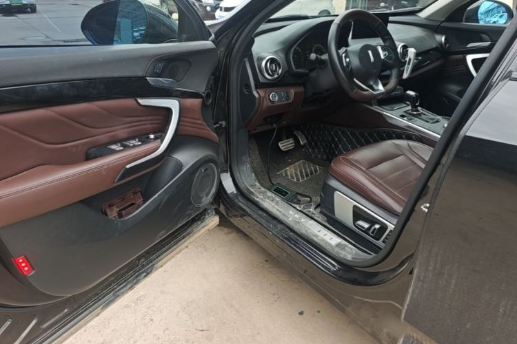 Used Wey VV7 2017 2.0T Flagship Model Driver Seat