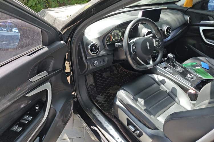 Used Wey VV7 2017 2.0T Ultra-Luxury Version Driver Seat