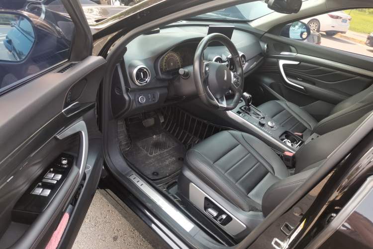 Used Wey VV7 2017 2.0T Ultra-Luxury Version Driver Seat