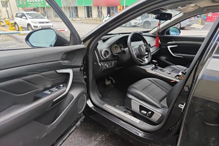 Used Wey VV7 2017 2.0T Ultra-Luxury Version Driver Seat