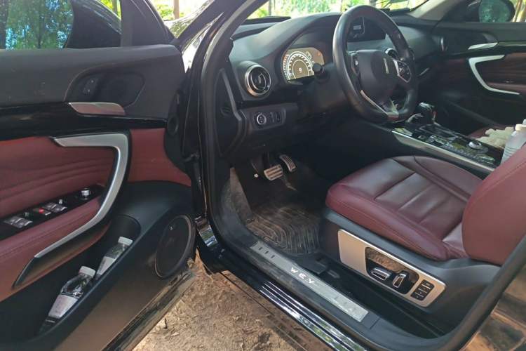 Used Wey VV7 2017 2.0T Flagship Model Driver Seat
