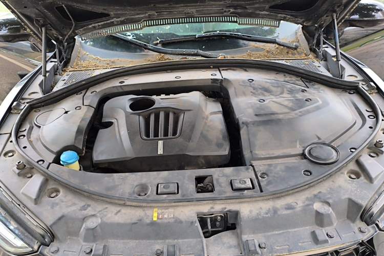 Used Wey VV7 2017 2.0T Ultra-Luxury Version Engine Bay