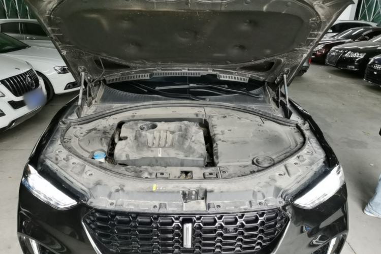 Used Wey VV7 2017 2.0T Ultra-Luxury Version Engine Bay