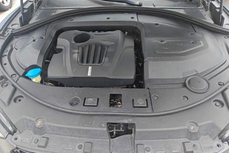 Used Wey VV7 2017 2.0T Luxury Model Engine Bay