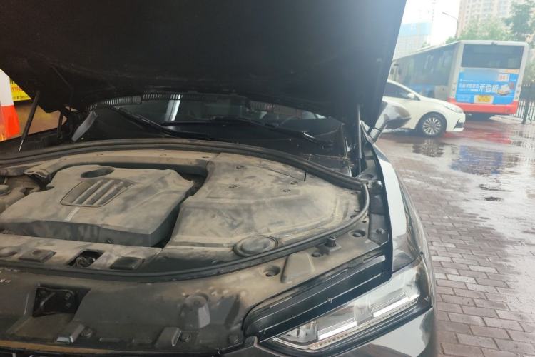 Used Wey VV7 2017 2.0T Flagship Model Engine Bay Left