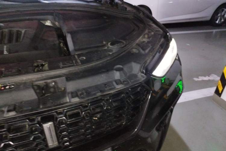 Used Wey VV7 2017 2.0T Flagship Model Engine Bay Left