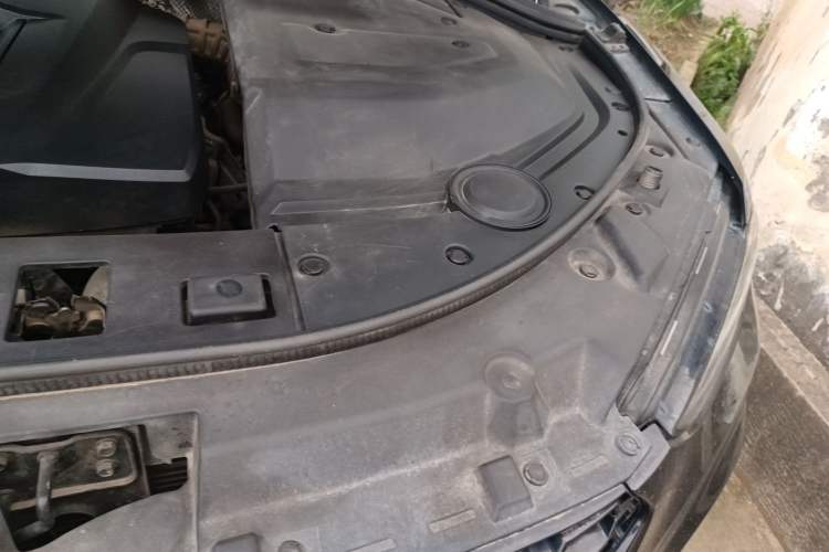 Used Wey VV7 2017 2.0T Luxury Model Engine Bay Left