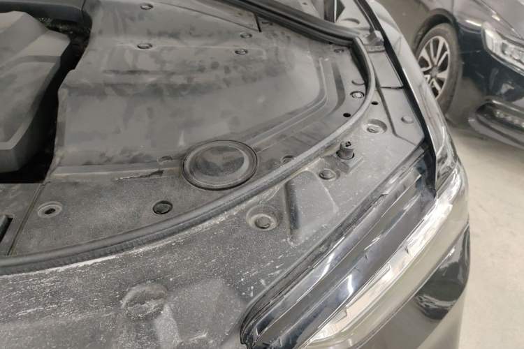 Used Wey VV7 2017 2.0T Ultra-Luxury Version Engine Bay Left