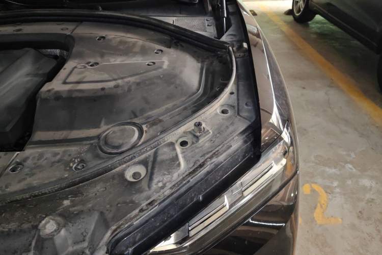 Used Wey VV7 2017 2.0T Flagship Model Engine Bay Left