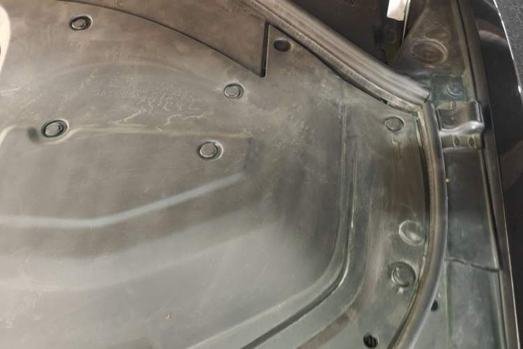 Used Wey VV7 2017 2.0T Flagship Model Engine Bay Left