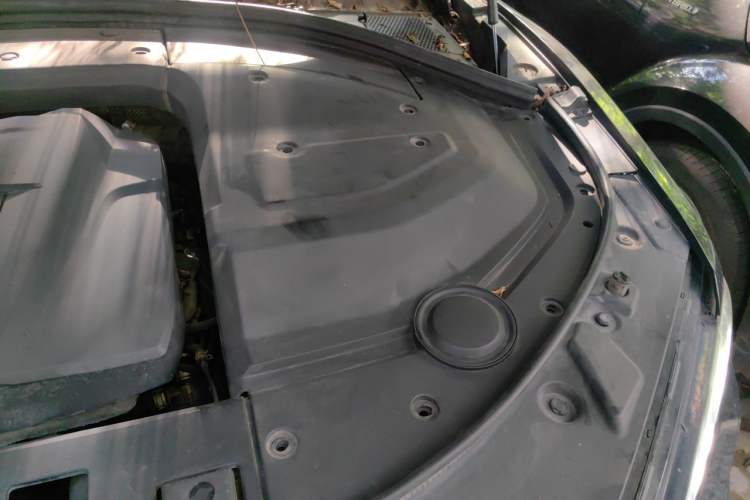 Used Wey VV7 2017 2.0T Flagship Model Engine Bay Left