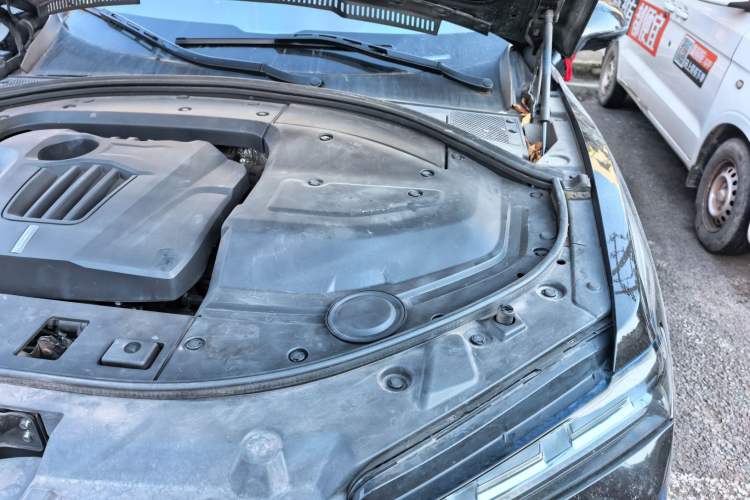 Used Wey VV7 2017 VV7c 2.0T Flagship Model Engine Bay Left