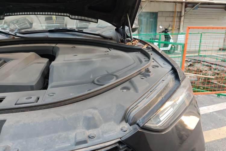 Used Wey VV7 2017 2.0T Flagship Model Engine Bay Left