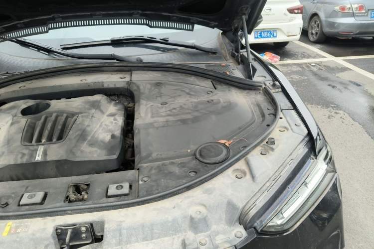 Used Wey VV7 2017 2.0T Ultra-Luxury Version Engine Bay Left